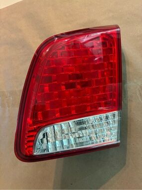 2011-2013 Kia Sorrento Passenger Side INNER Tail Light Assembly Lift Gate Mount